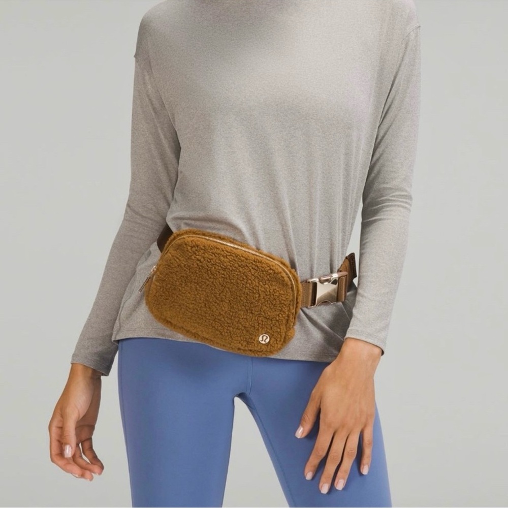 Lululemon Burnt Caramel Sherpa Everywhere Belt Bag 1L Fleece Gold NWOT Stylish